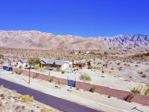 Gorgeous Palm Springs 5 Bedroom Home with Pool & Spa Sleeps 16